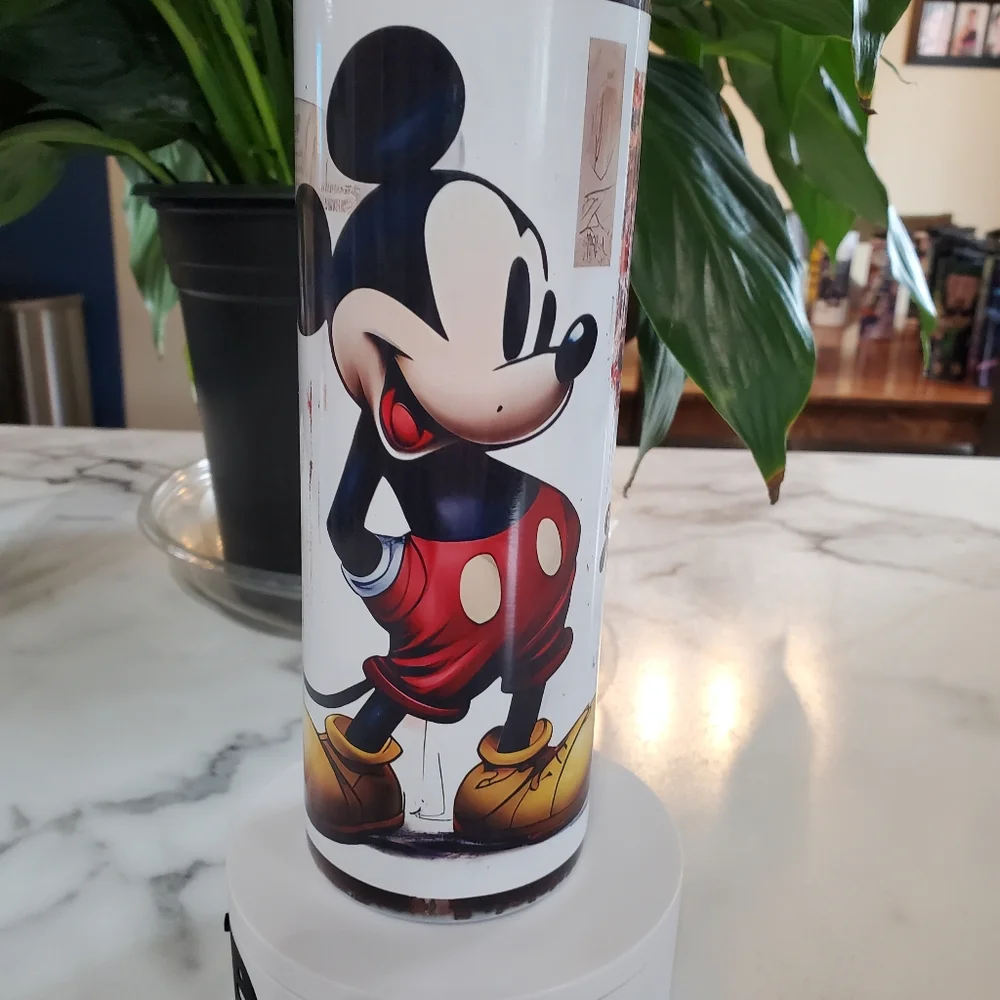Mickey Mouse 20oz Tumbler  with duo lids 🎉sale